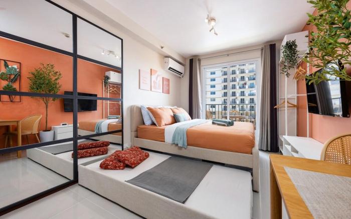 Elegant condo w/ balcony Near Airport, CCLEX