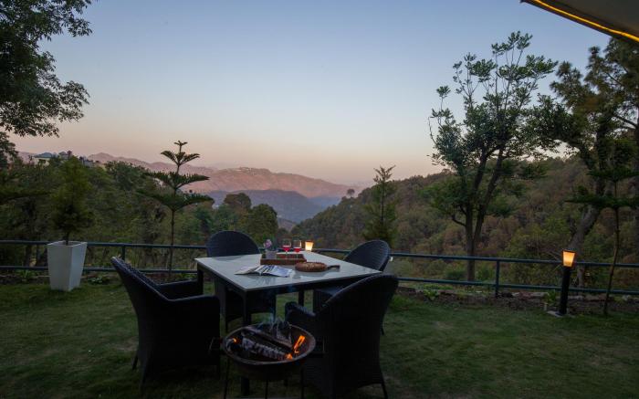 Alaya Stays Live Life 2BHK Apartment in Kasauli