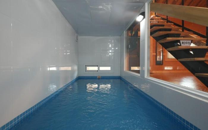 Gyeongju Nari-gil Hanok Pool Villa