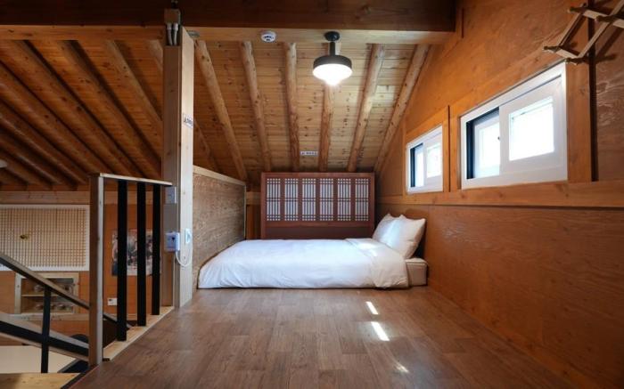 Gyeongju Nari-gil Hanok Pool Villa