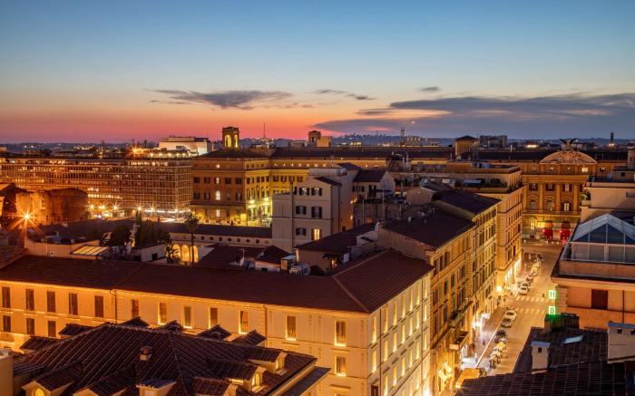 THE INDEPENDENT HOTEL