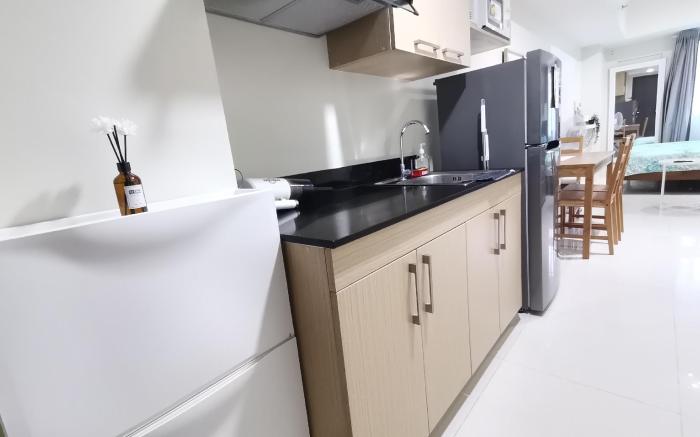 Chic and Sleek Studio at Brenthill Condominium 