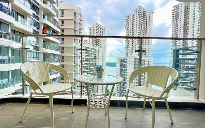 8pax 3BR Luxury Suites Danga Bay Beachside@1903a