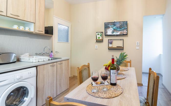 Madrid 2BDR w Free Parking near Metro/Serdika Mall