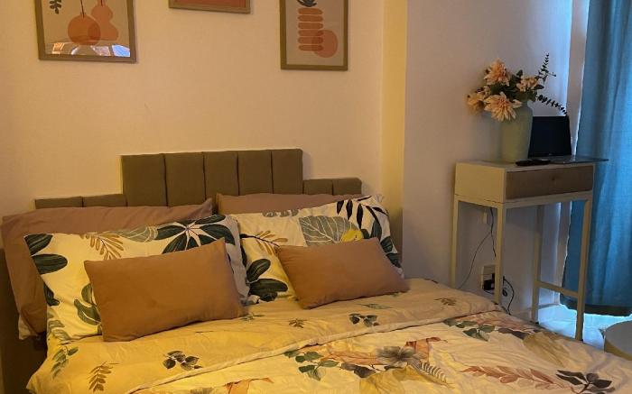 Tropical Bloom Suite