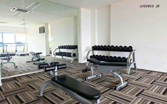 Country Garden Danga Bay by Widebed JB