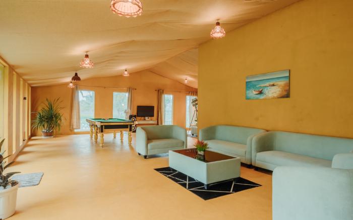 Yellow Sapphire Powered by Royal Suites and Hotel