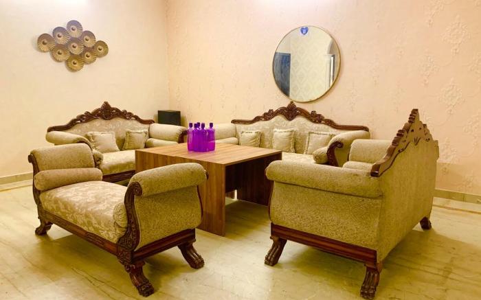 10. 2bhk spaces family, friends, relax  by  Instay