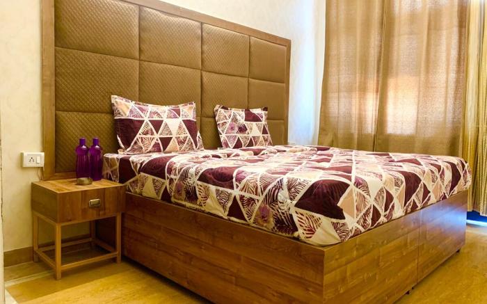 10. 2bhk spaces family, friends, relax  by  Instay