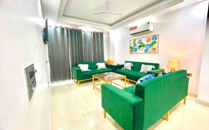 19. Lux 2bhk couple family corporate by instay