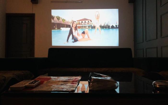 2bhk big screen cozy relax chill out homestay