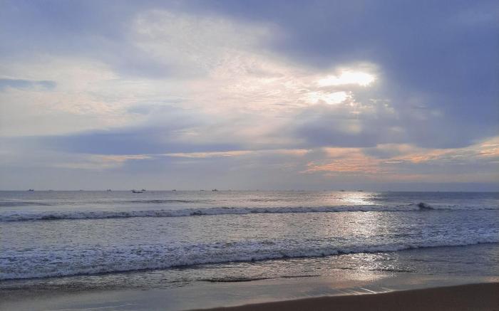 Aura by the Sea