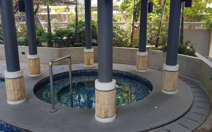 The Viceroy Residences at Mckinley Hill