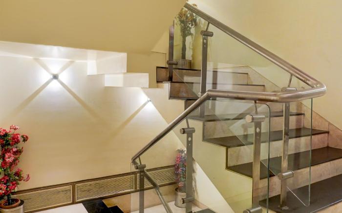 Super Townhouse Oak JM Road formerly Krishna presidency