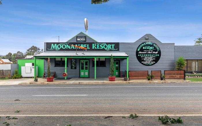 Moonambel Hotel