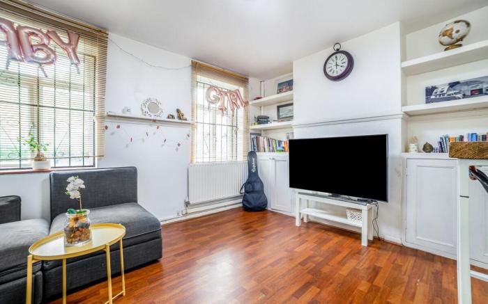 Lit & Airy 2BR Duplex Flat, 2 min to Clapham North