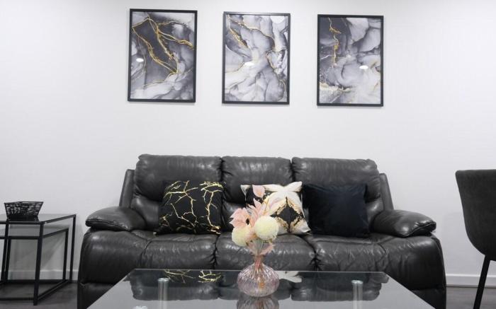 3 Bed Semi - Sky n Netflix - Stadium & Attractions