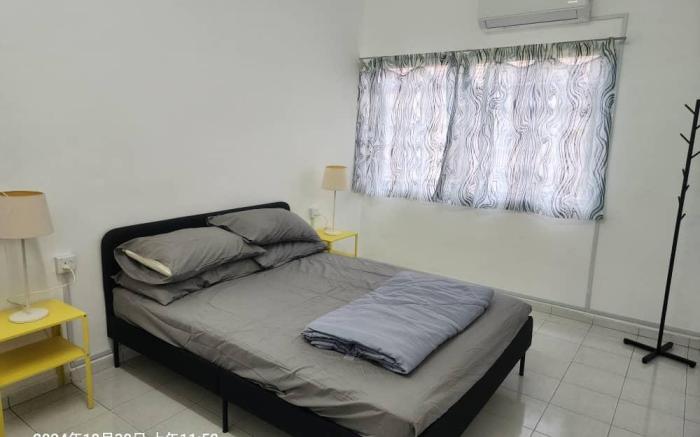 Mawar Homestay (Upper Floor Apartment)