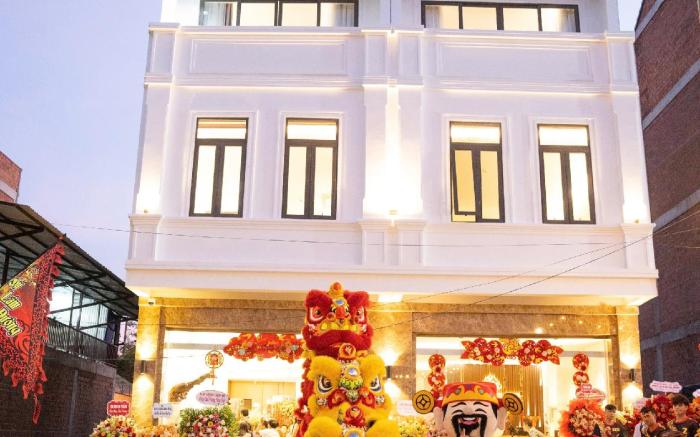 Khách sạn Adalie Pleiku