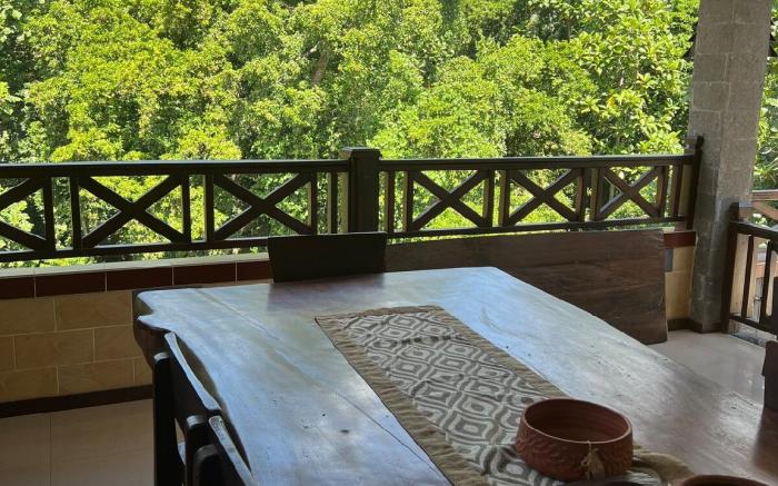 Villa Luca, Riverside Retreat near Tanah Lot