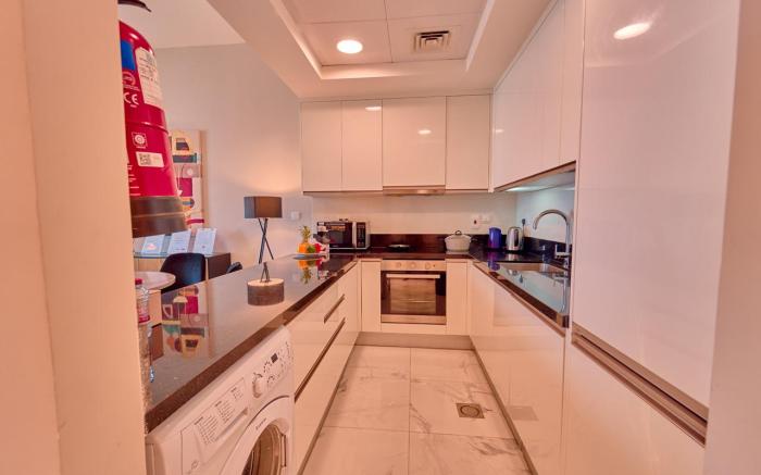 Luxury 1BR Near Burj Khalifa With City Views