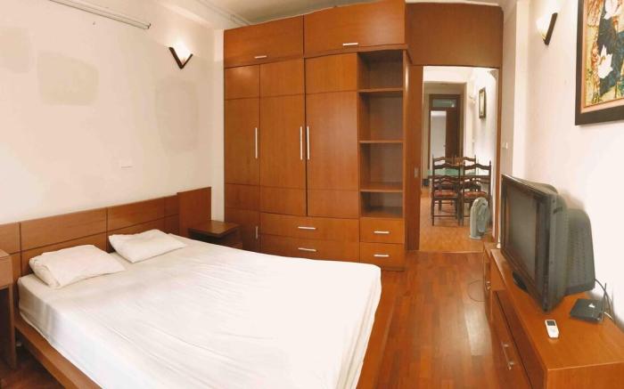 SPACIOUS KITCHEN/1BR_Stps to TRAIN Station