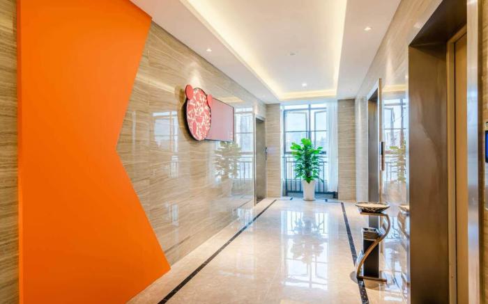 Campanile Hotel Chengdu Convention and Exhibition Center Qilong Metro Station