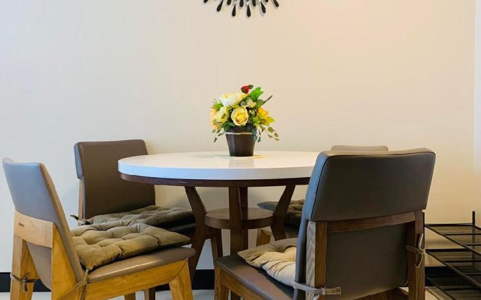 The Mactan newtown Beautiful condo w/ pool & beach