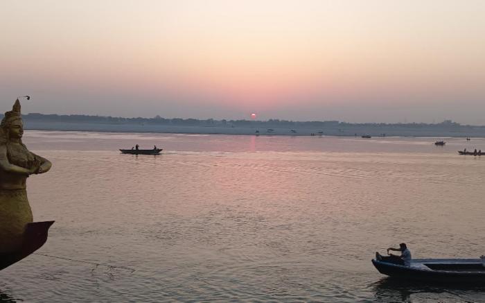 Goroomgo Varuna Stay Varanasi