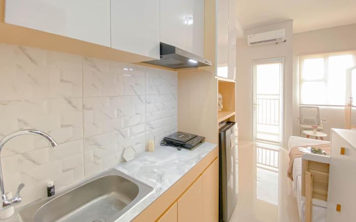 Studio Living Transpark Juanda Bekasi By Travelio