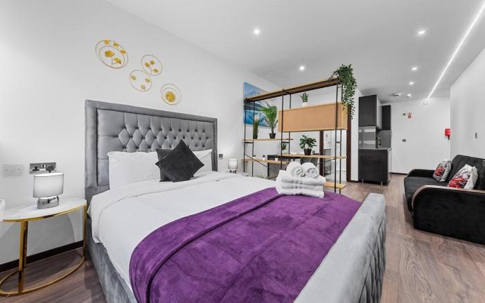 Bright Studio Retreat in Golders Green