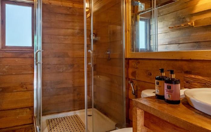 Alaya Stays  Tree House -Suro Woodbine Chalet