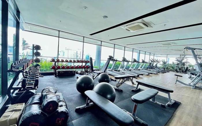 The Colony Infinity pool KLCC 1 room X12