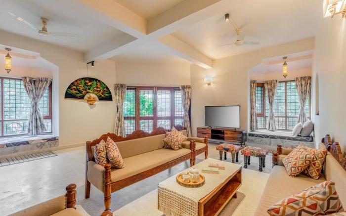 Alaya Stays 4 BHK With Garden & Lake View - Irayna