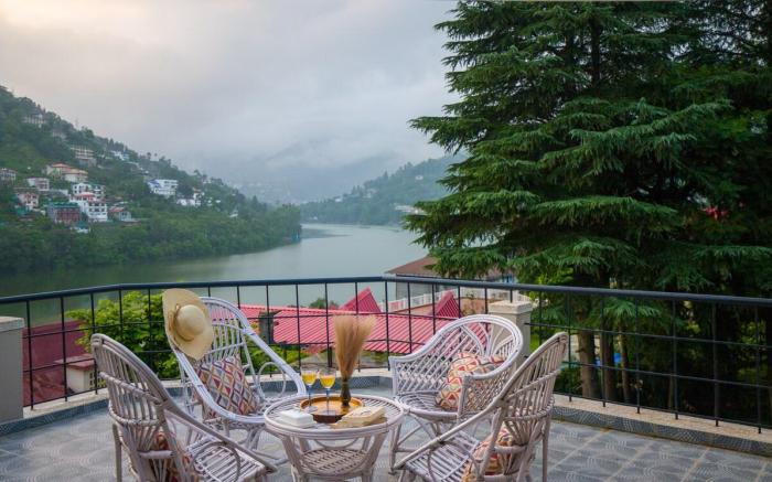 Alaya Stays 4 BHK With Garden & Lake View - Irayna
