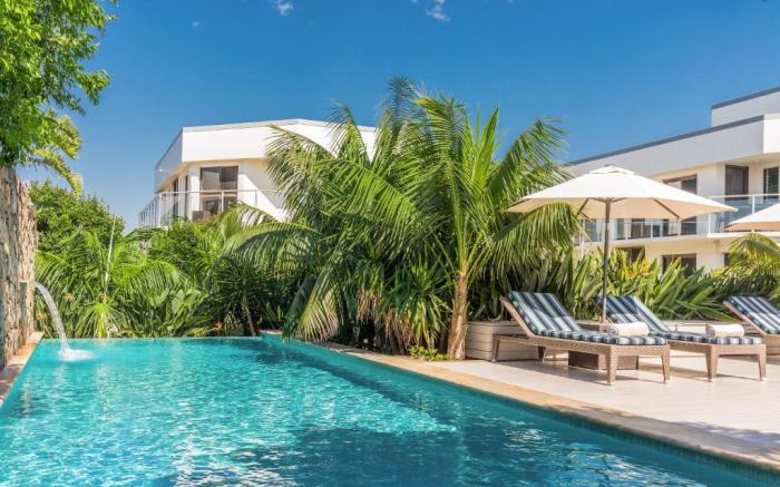 Bayview Beachfront Apartments- in town right on the beach