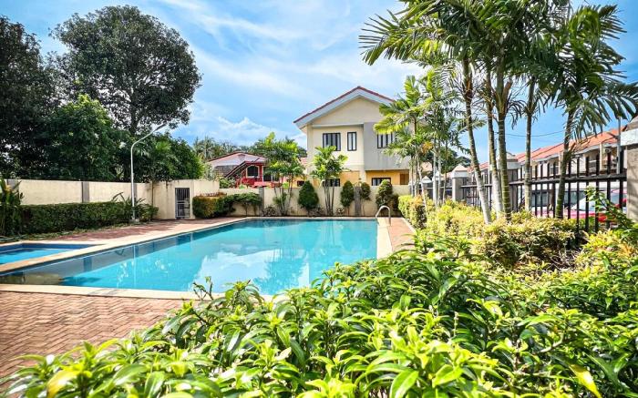 City Center 2BR Home near airport with Pool Access