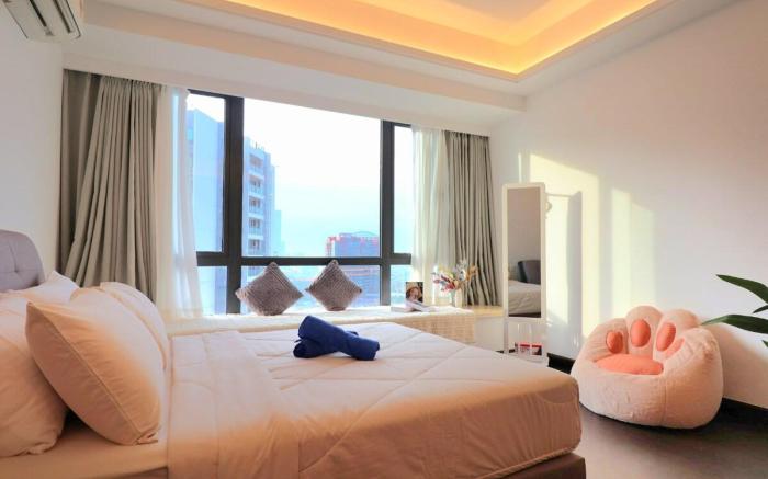 R&F Phase 2 Minimalist Design Studio for Three [Skyline View]