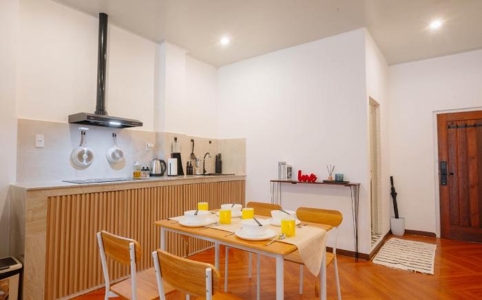 Luxury Studio @ CBD Center of City Center CBD!