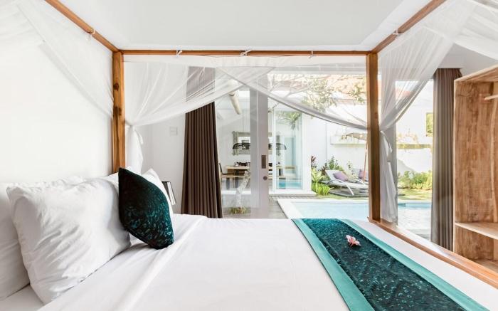 Stylish Three Bedroom Vila Savu