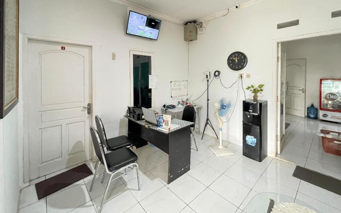 Urbanview Syariah Sasarengan Inn near RSUD Waled Cirebon