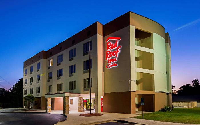 Red Roof Inn & Suites Fayetteville - Fort Bragg