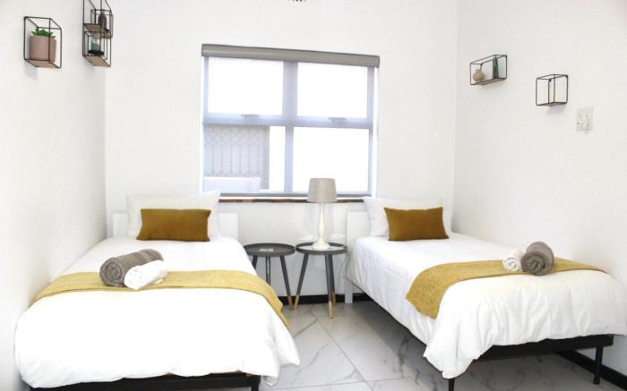 Sea and Mountain View Apartment 