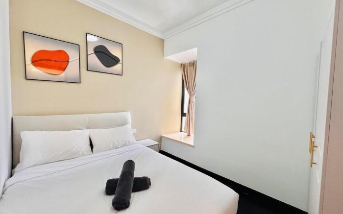 Modern Poolview 2BR at R&F