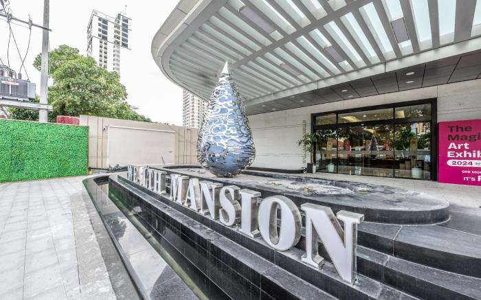 Wealth Mansion Suites River View Service by Soben