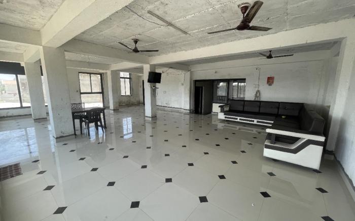 Goroomgo Narayan Executive Gujrat