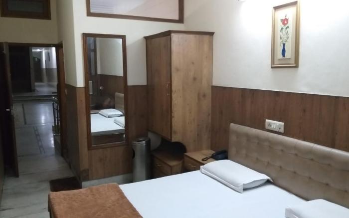 Goroomgo Hilroz Amritsar