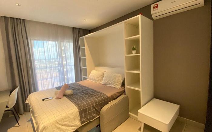 Near Subang Airport DK Impian Balcony room 1-2 pax