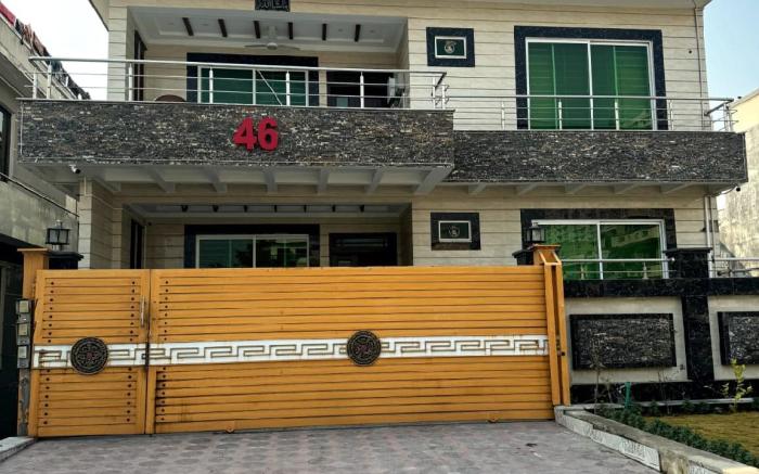 Sky Lodge Guest House 