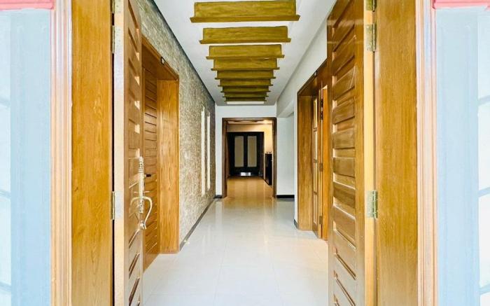 Coral Lodges